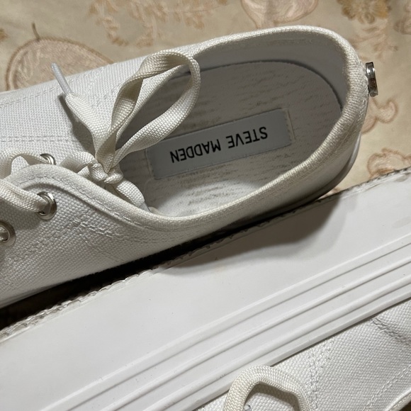 White Steve Madden platform shoes - Picture 3 of 3